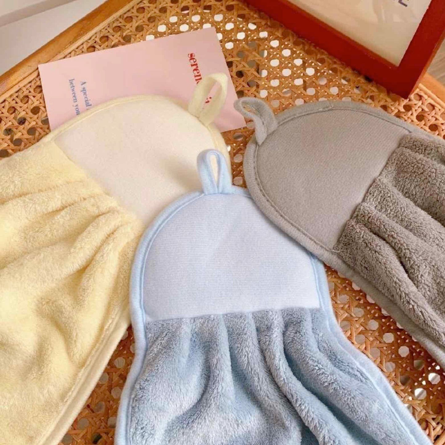 Kuscheliges Kinderhandtuch mit süßen Motiven - versch. Farben